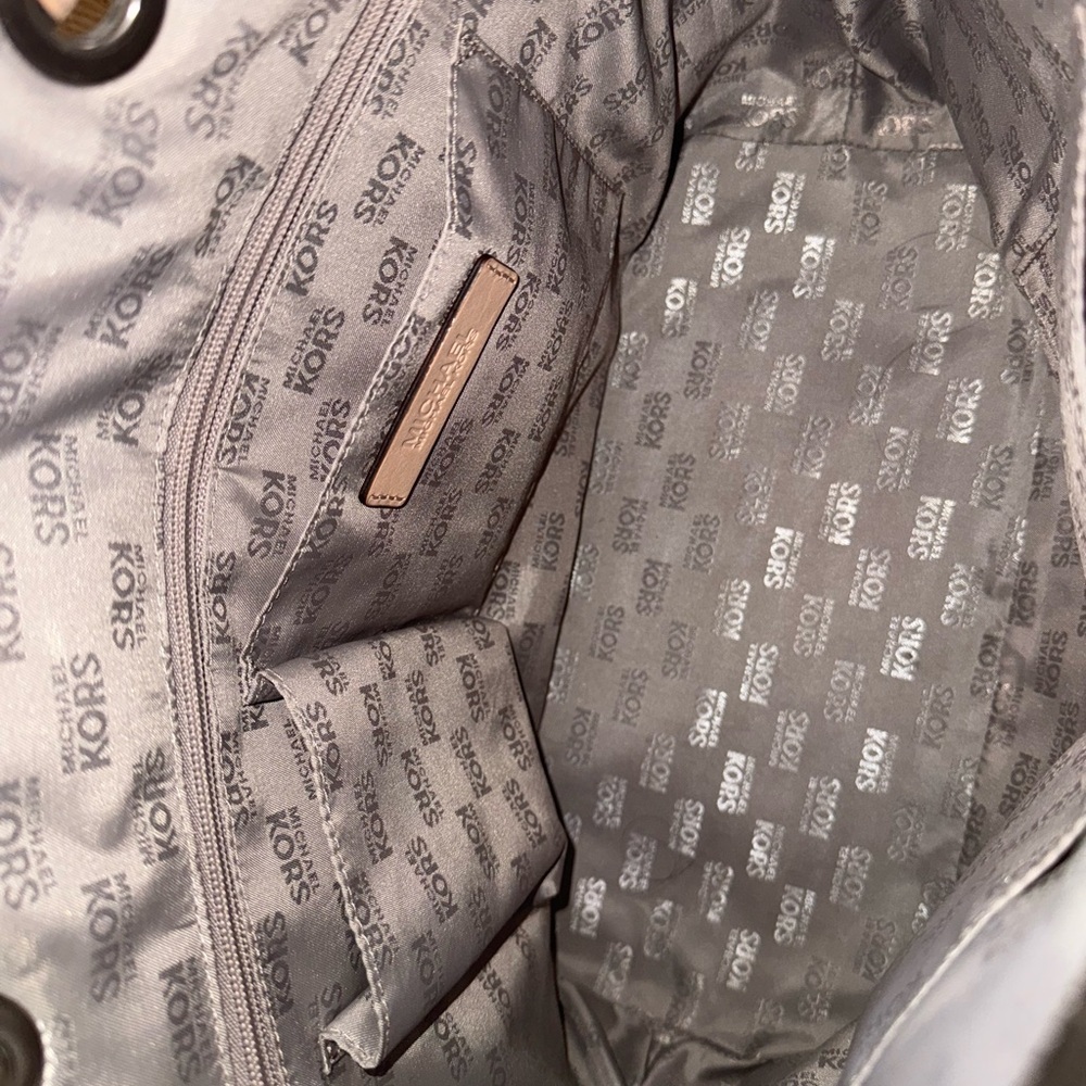 Michael Kors Shiny Pewter Tote | Excellent Pre‑Loved Condition - Picture 7 of 9